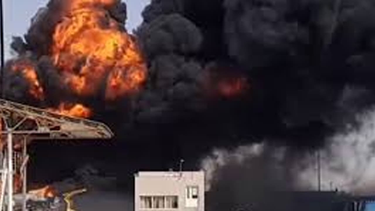 ইরানে আঠা কারখানায় ভয়াবহ আগুন