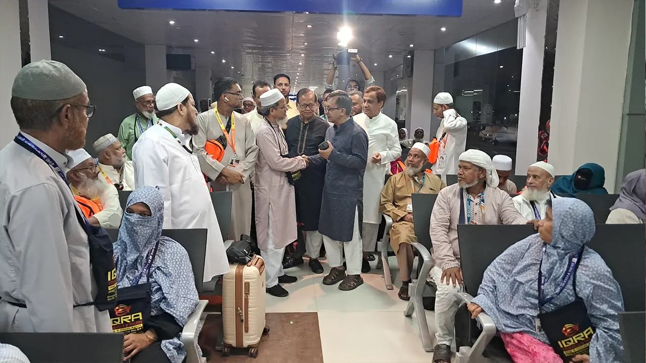 বিমানের নেটওয়ার্ক বাড়াতে নতুন ১৪ উড়োজাহাজ কেনা হয়েছে : বাণিজ্যমন্ত্রী