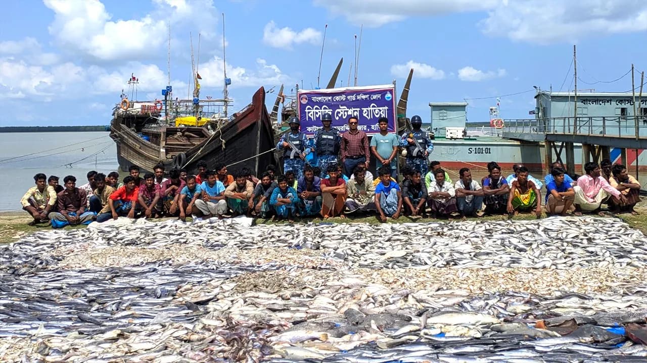 হাতিয়ায় ৩৭ লাখ টাকার সামুদ্রিক মাছ জব্দ, ৪৫ জেলে আটক