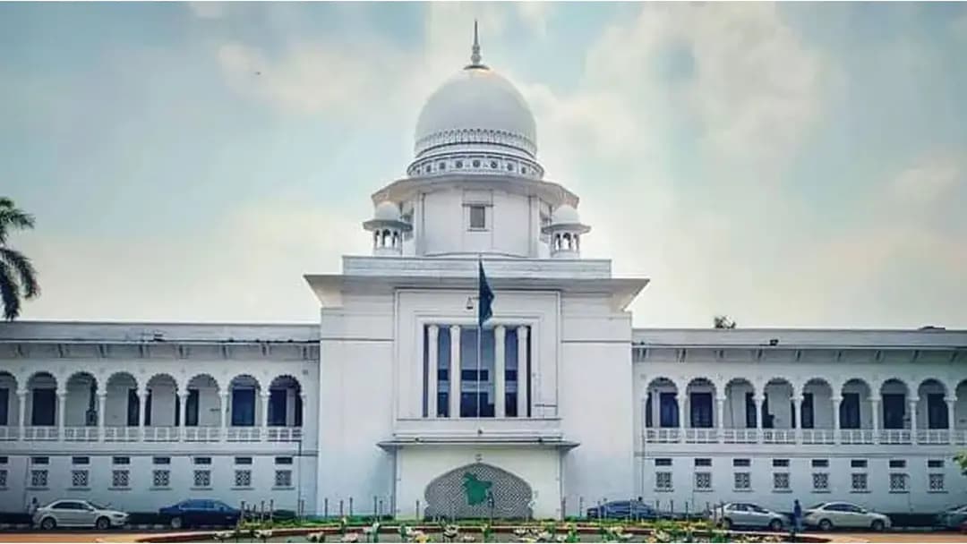 ড. ইউনূসহ সব উপদেষ্টার দেশত্যাগে নিষেধাজ্ঞা চেয়ে রিট