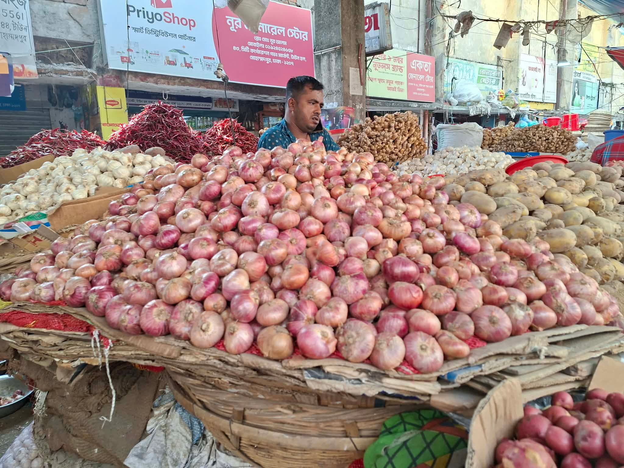 প্রথম রোজাতেই চড়া পেঁয়াজের দাম, কেজিতে বাড়ল ১০-১৫ টাকা