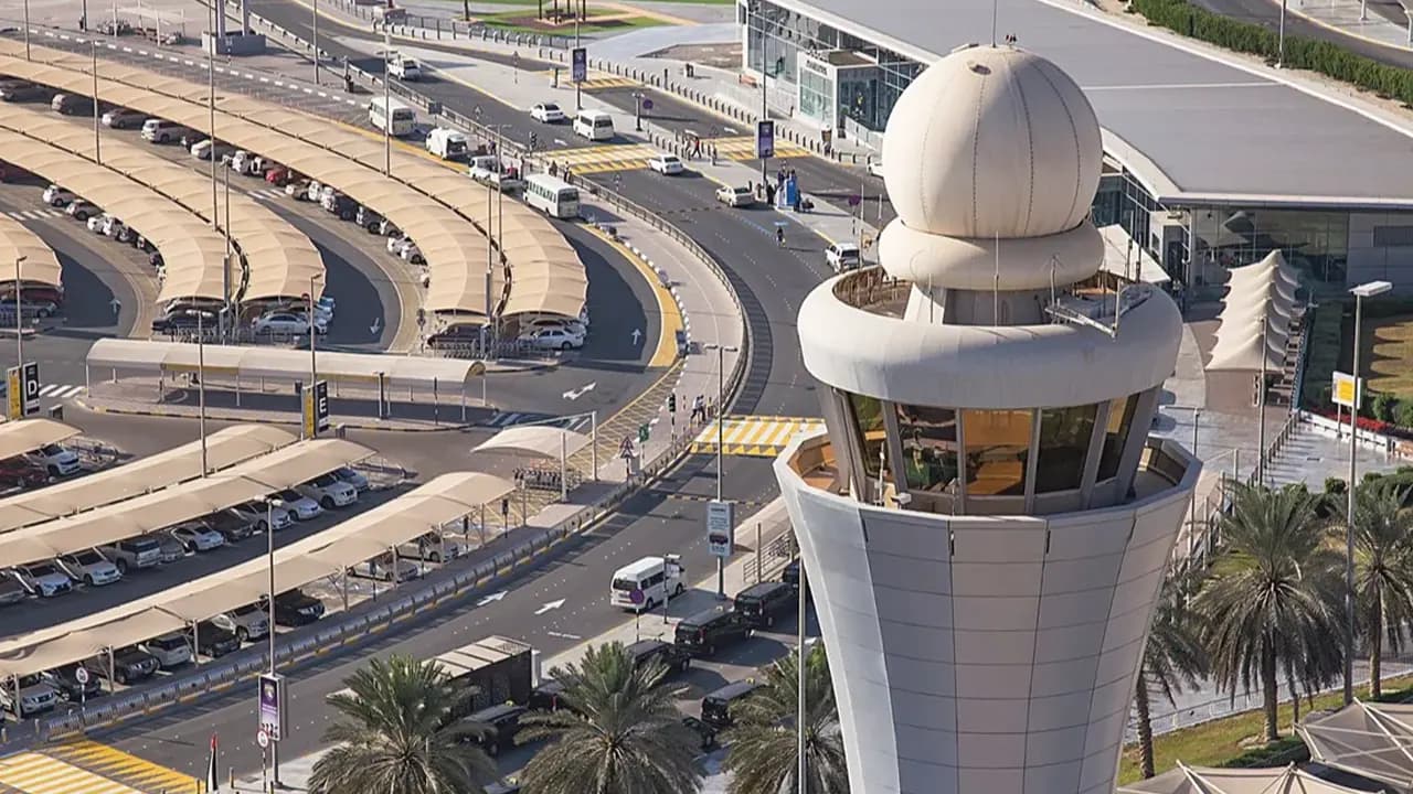 আবুধাবির পুরোনো বিমানবন্দরে আগুন, আইআরজিসির সতর্কতা