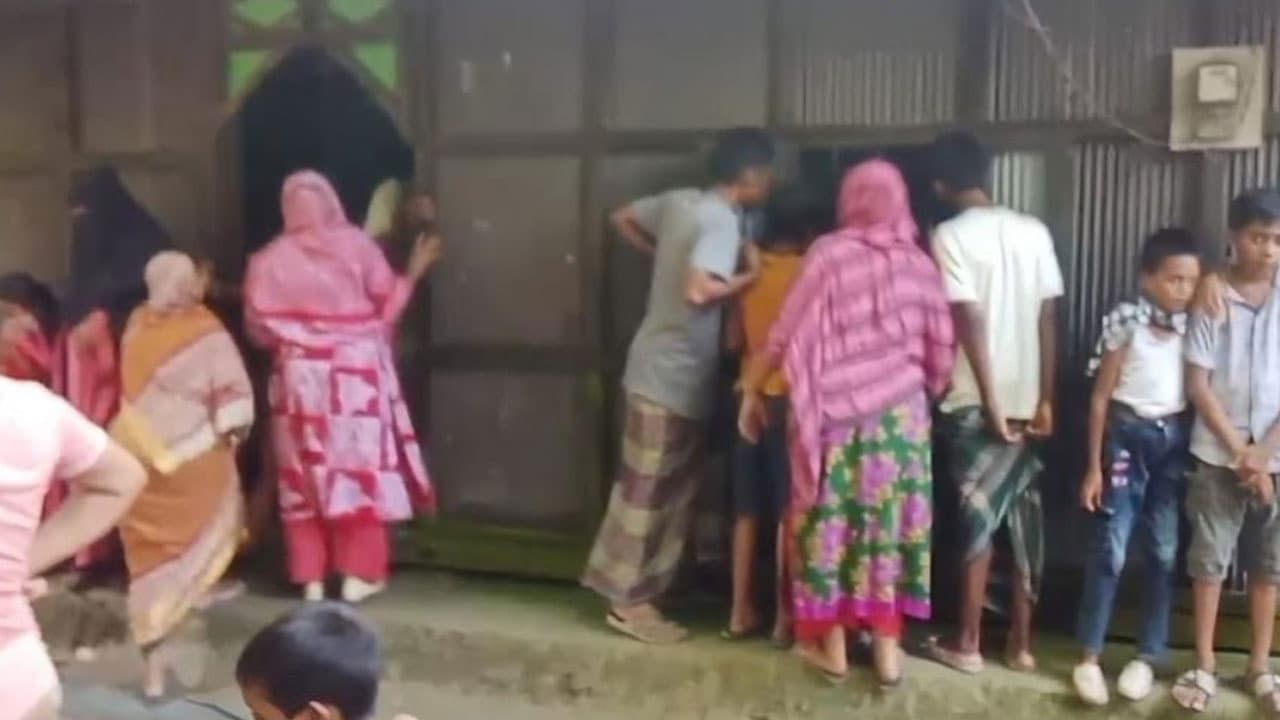 প্রেমিকার উপস্থিতিতে গলায় ফাঁস নিলেন প্রেমিক