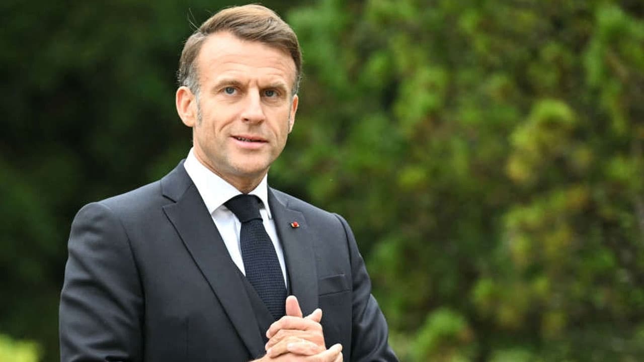 অস্থির ফ্রান্সে ৪৮ ঘণ্টার মধ্যে নতুন প্রধানমন্ত্রী নিয়োগ দেবেন ম্যাক্রোঁ