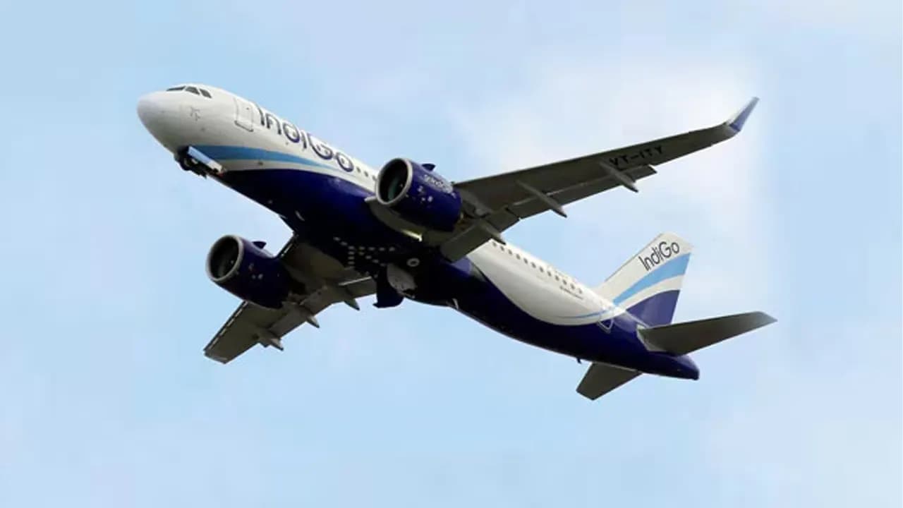 সৌদি থেকে আসা ফ্লাইটে বোমাতঙ্ক, জরুরি অবতরণ