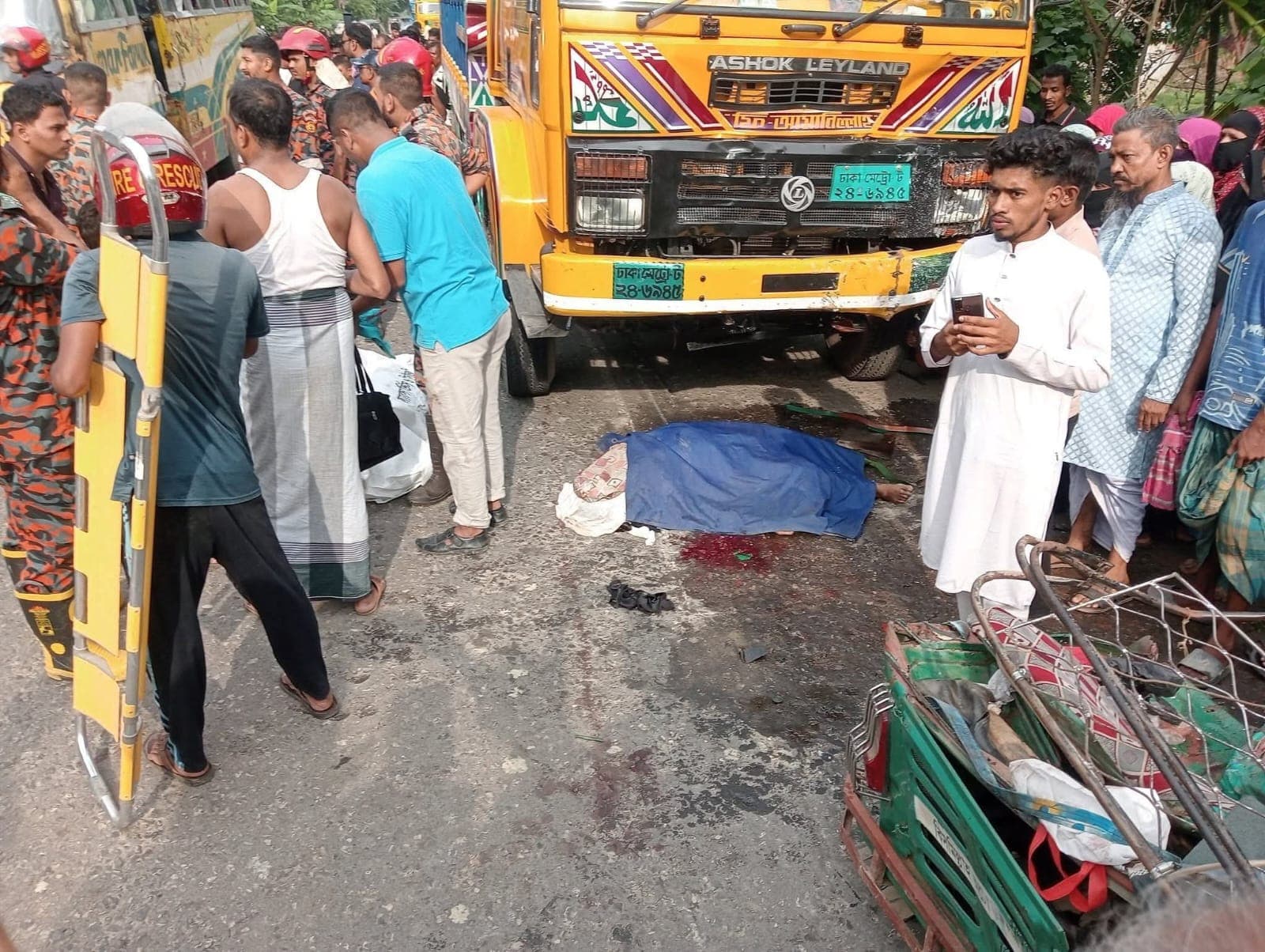 নোয়াখালীতে ট্রাক চাপায় নিহত ৬