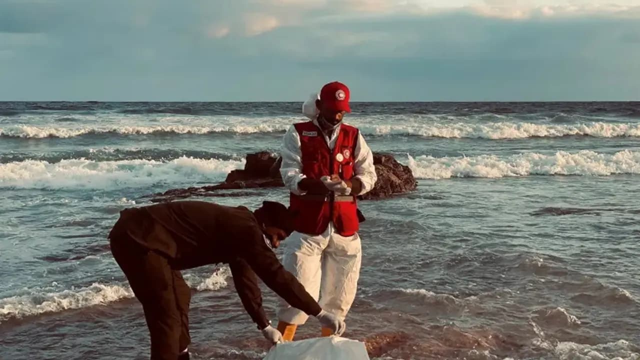 লিবিয়া উপকূলে ২৬ বাংলাদেশি নিয়ে নৌকাডুবি, মৃত্যু ৪