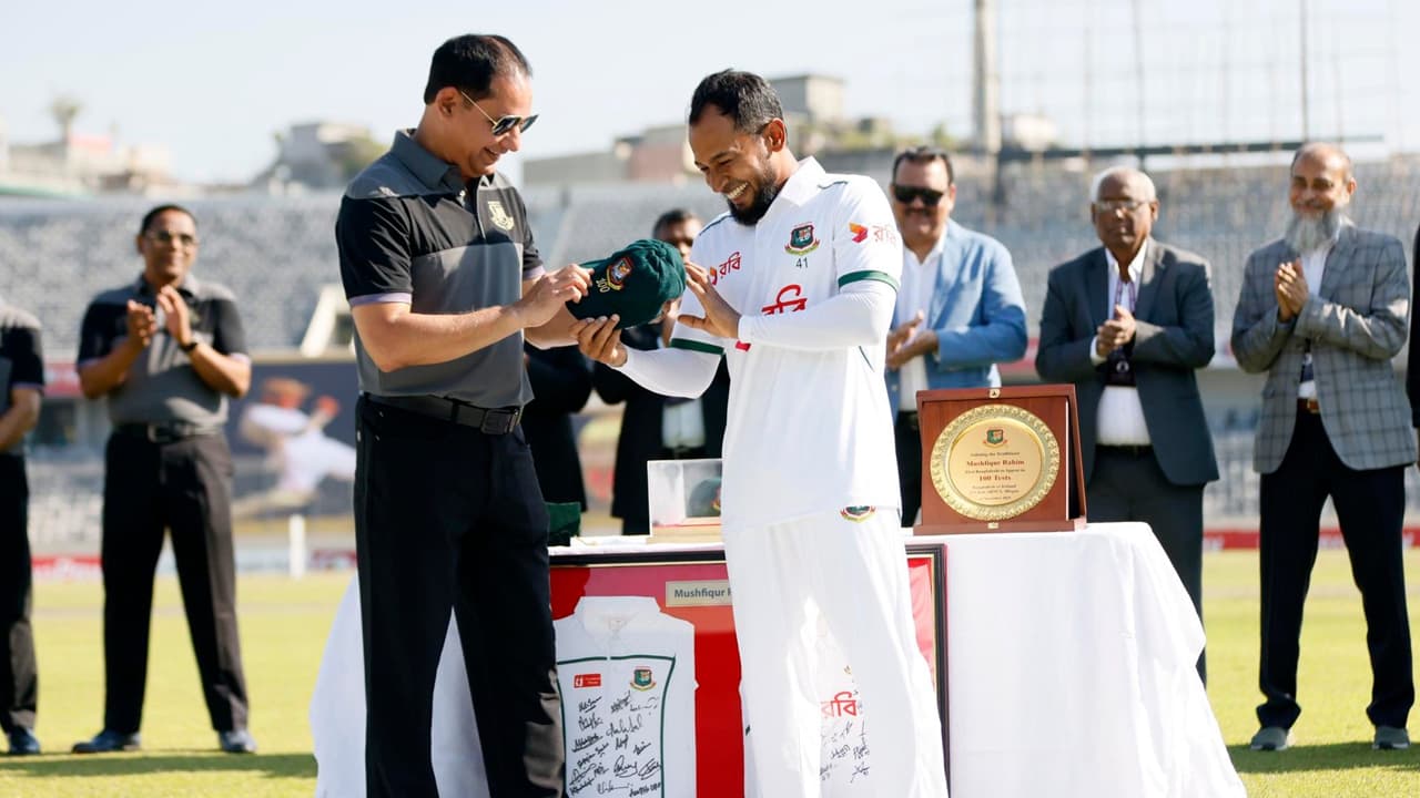 ২০ বছরের আন্তর্জাতিক টেস্ট ক্যারিয়ারে নিজের শততম টেস্ট ম্যাচ খেলতে নেমেছেন মুশফিকুর রহিম।