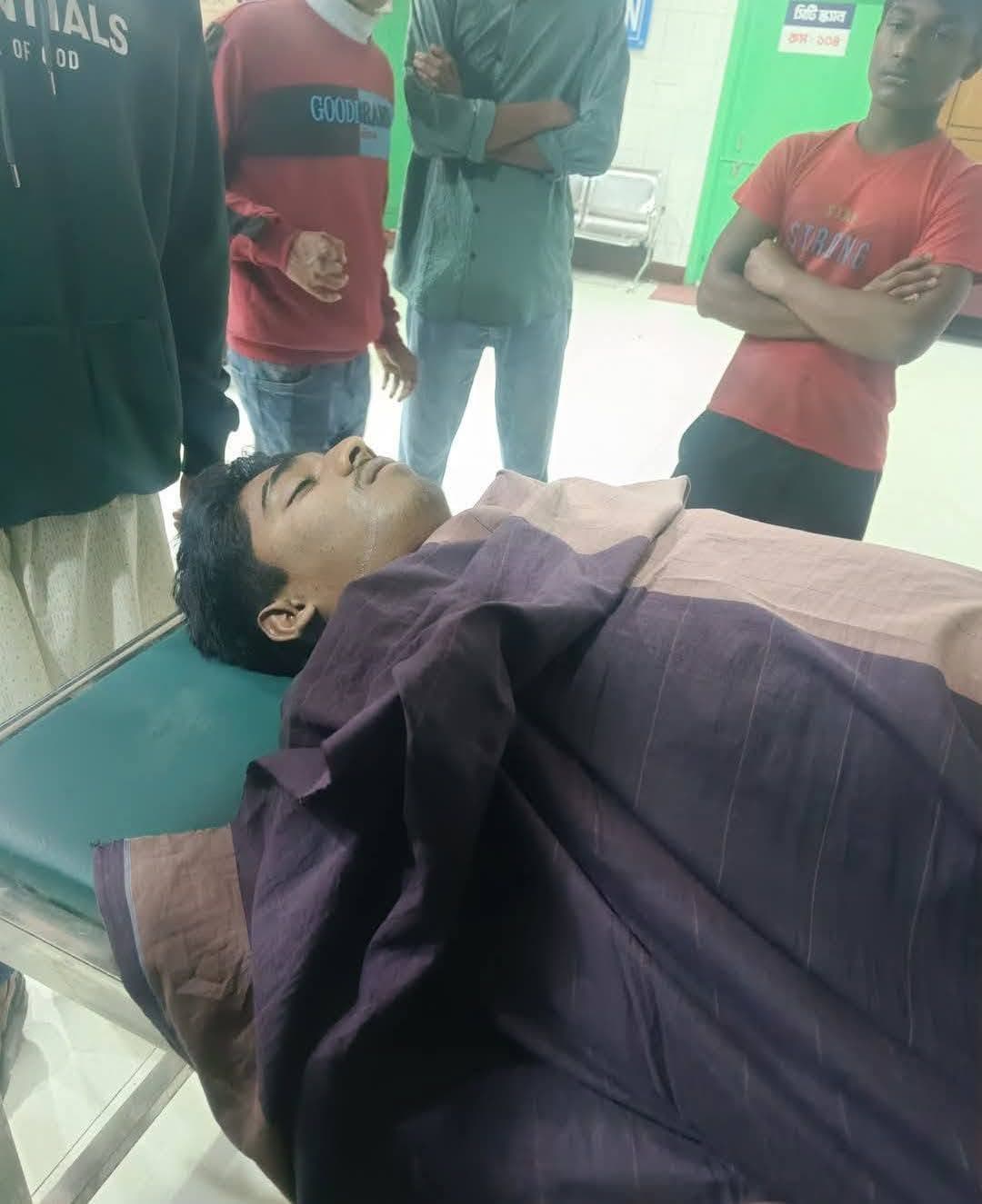 ছাত্রাবাসের সামনে ব্যাডমিন্টন খেলার সময় স্ট্রোক করে নোসক শিক্ষার্থী তাহমিদের মৃত্যু।