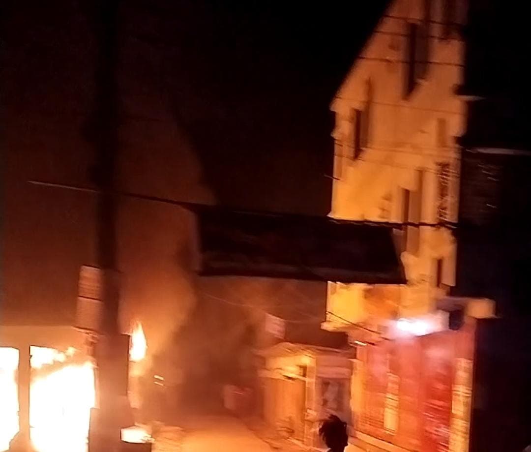 নোয়াখালীতে শর্ট সার্কিটের আগুনে পুড়লো ৯ দোকান