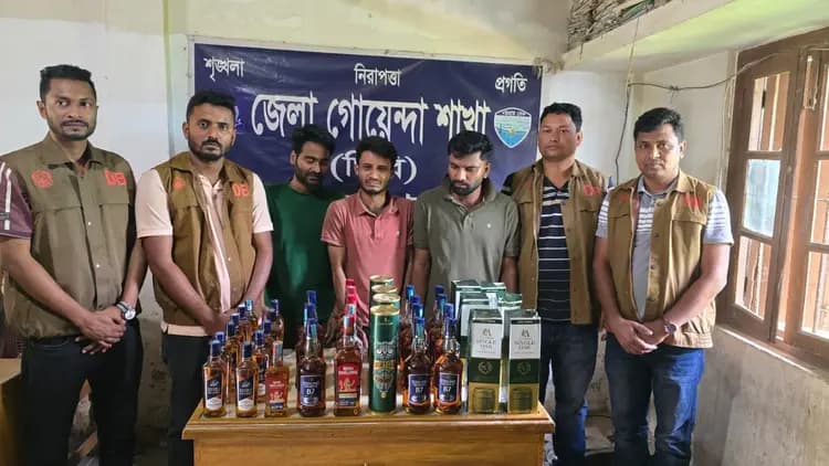 বাসায় বিদেশি মদ মজুত রেখে সরবরাহ করতেন তারা