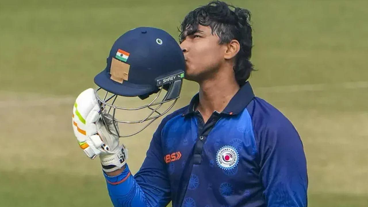 বিধ্বংসী ব্যাটিংয়ে ৮৪ বলে ১৯০ রান, ১৪ বছর বয়সী বৈভবের বিশ্বরেকর্ড