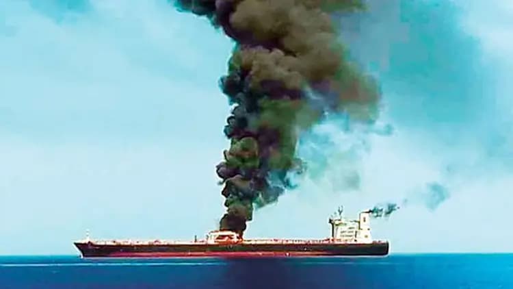 দুবাইয়ের জলসীমায় কুয়েতি ট্যাংকার জাহাজে ইরানের ড্রোন হামলা