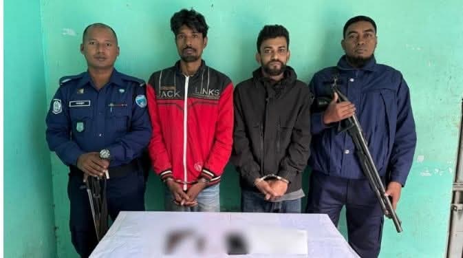 বেগমগঞ্জে আবাসিক হোটেল থেকে পিস্তল-গুলিসহ গ্রেপ্তার ২