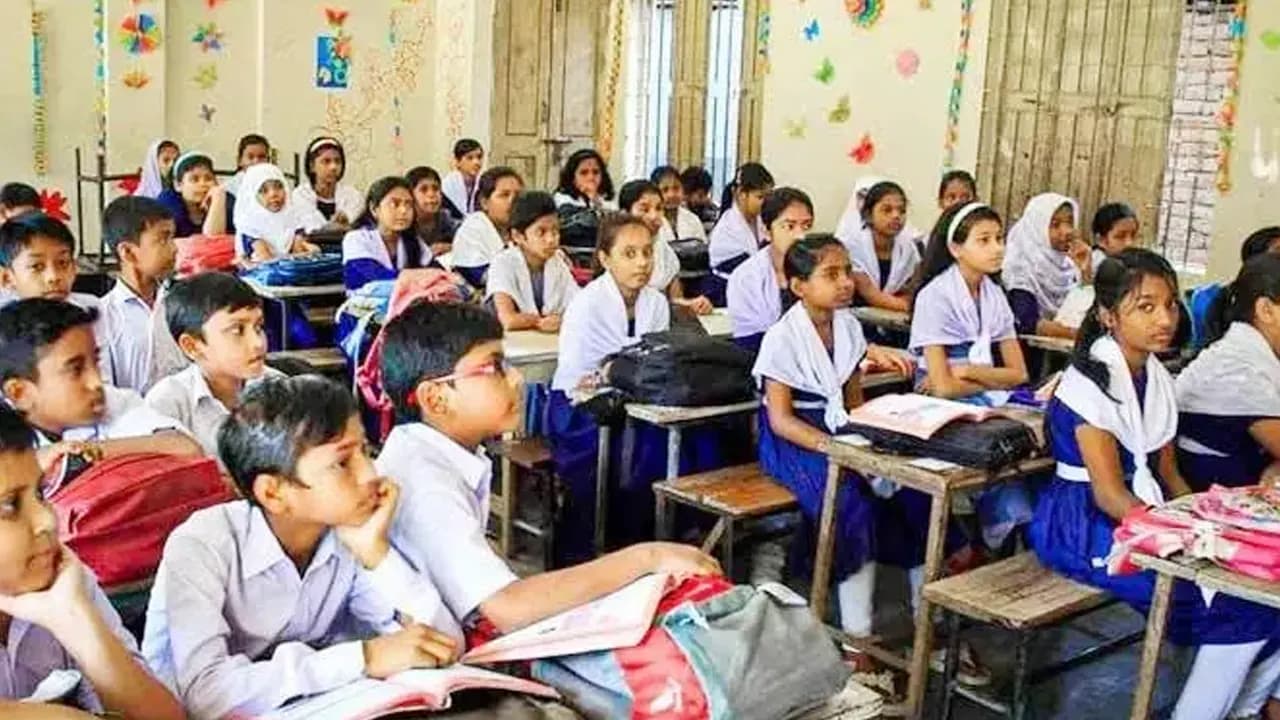 দীর্ঘ ছুটি শেষে রোববার খুলছে দেশের সব শিক্ষাপ্রতিষ্ঠান