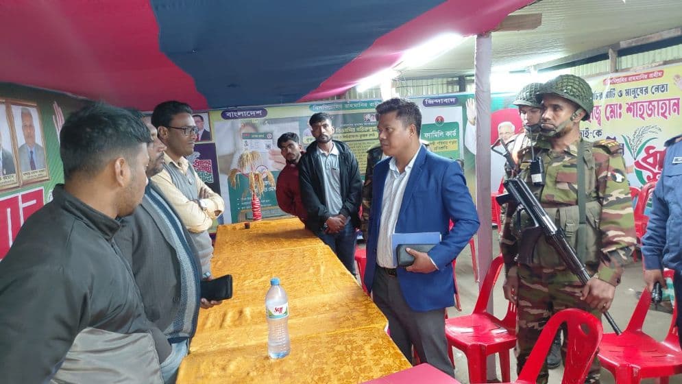 আলোকসজ্জা ও রঙিন পোস্টার: বিএনপি-জামায়াতের দুই অফিসকে জরিমানা