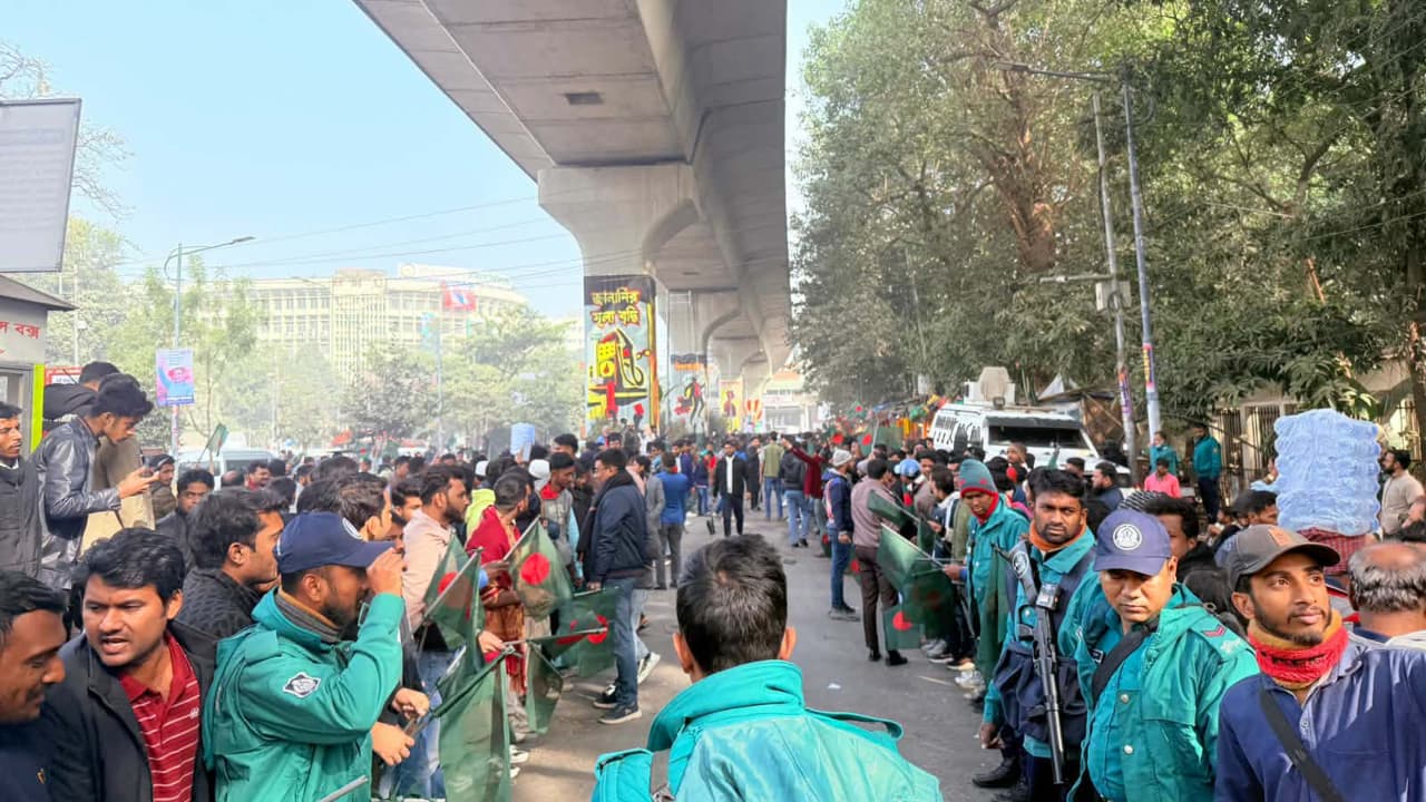 হাদির সমাধিস্থলে তারেক রহমান