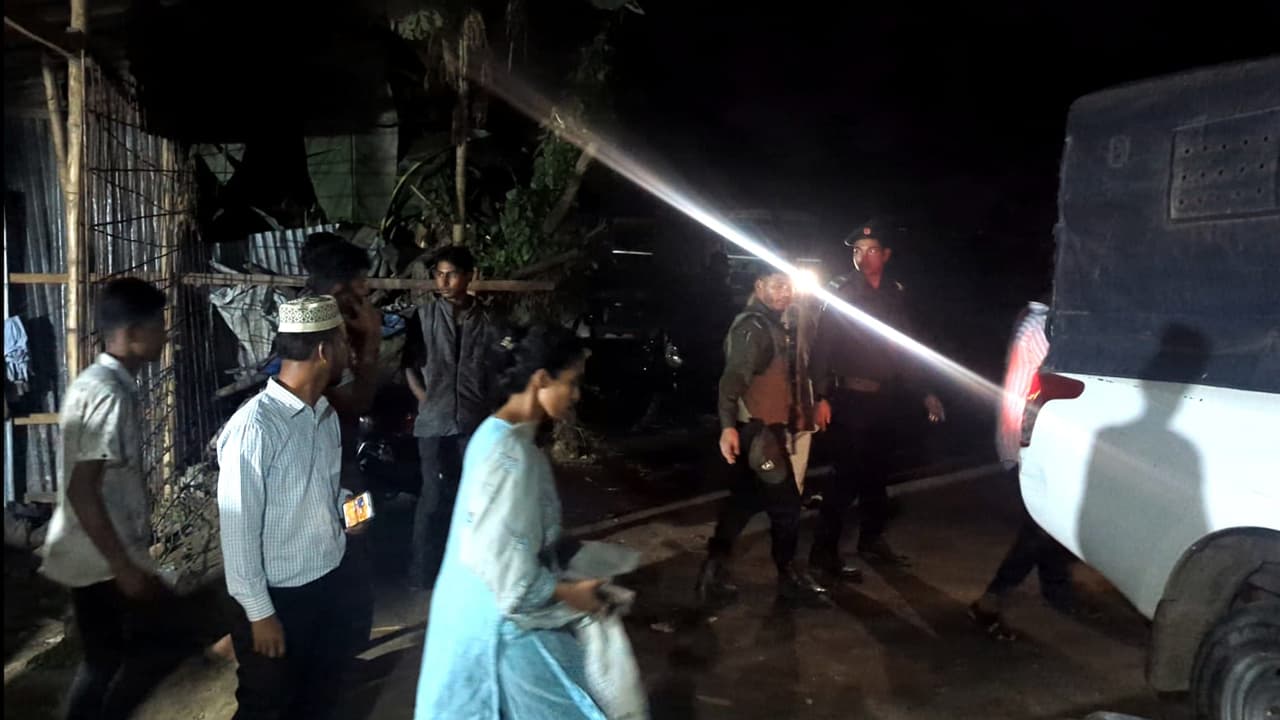 নোয়াখালীতে অবৈধ বালুবাহী ট্রাকের বিরুদ্ধে অভিযান, ৯ জনকে জরিমানা