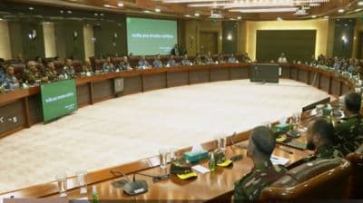 নির্বাচনে নিরপেক্ষতার সঙ্গে দায়িত্ব পালনে সশস্ত্র বাহিনীকে নির্দেশ প্রধান উপদেষ্টার