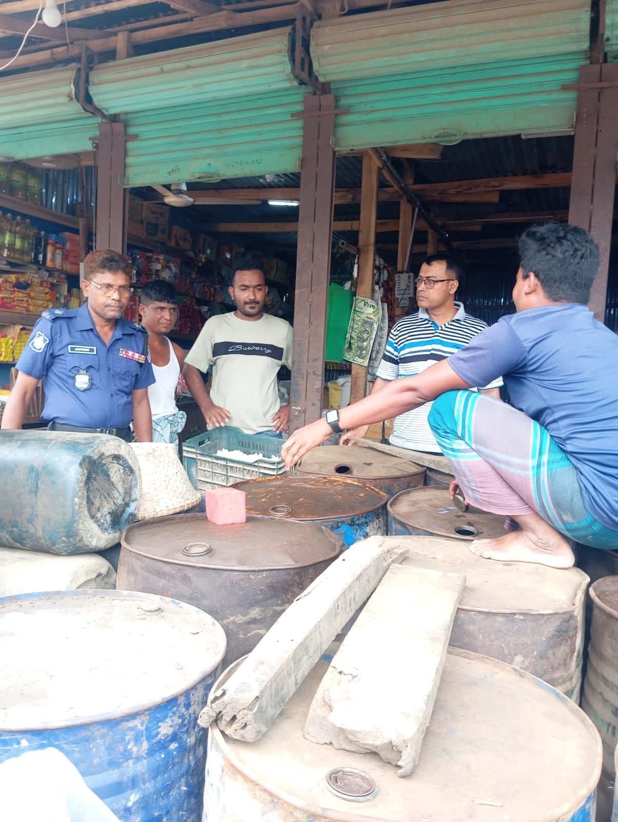 নোয়াখালীতে ৩ হাজার ডিজেল জব্দ, মুদি দোকানদার আটক