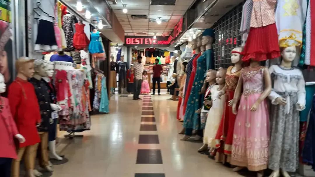 রাত ৮টার মধ্যে দোকান ও শপিংমল বন্ধের সিদ্ধান্ত মালিক সমিতির