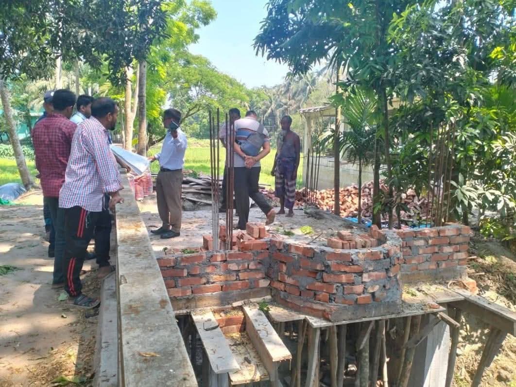 নোয়াখালীর বেগমগঞ্জে খালের উপর অবৈধ পাকা স্থাপনা উচ্ছেদ