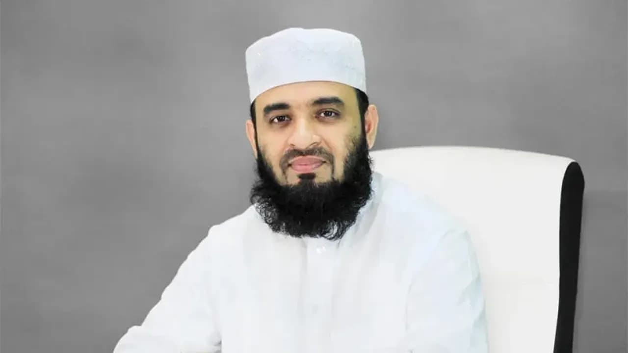 হিটলারের প্রশংসা করায় আজহারিকে অস্ট্রেলিয়া ছাড়ার নির্দেশ