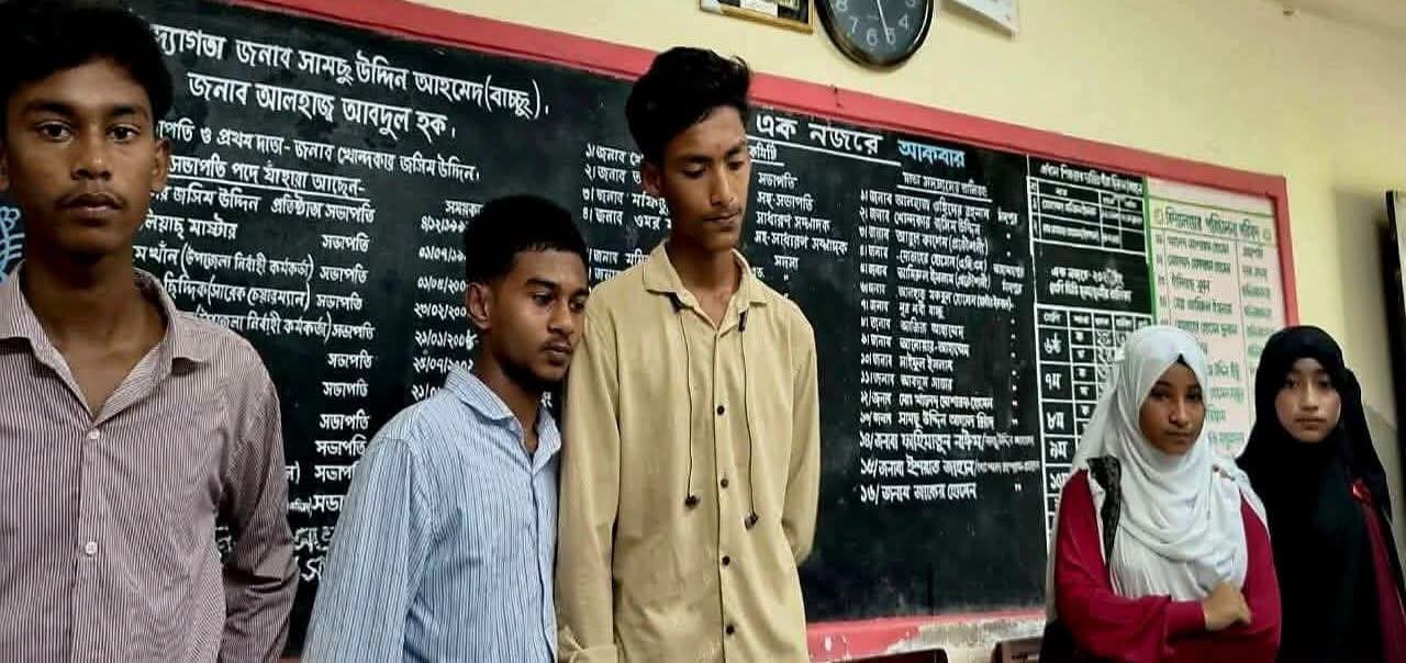 বিদ্যালয়ে প্রেম নিবেদন, থানায় ৩ কিশোর, বহিষ্কার ২ ছাত্রী