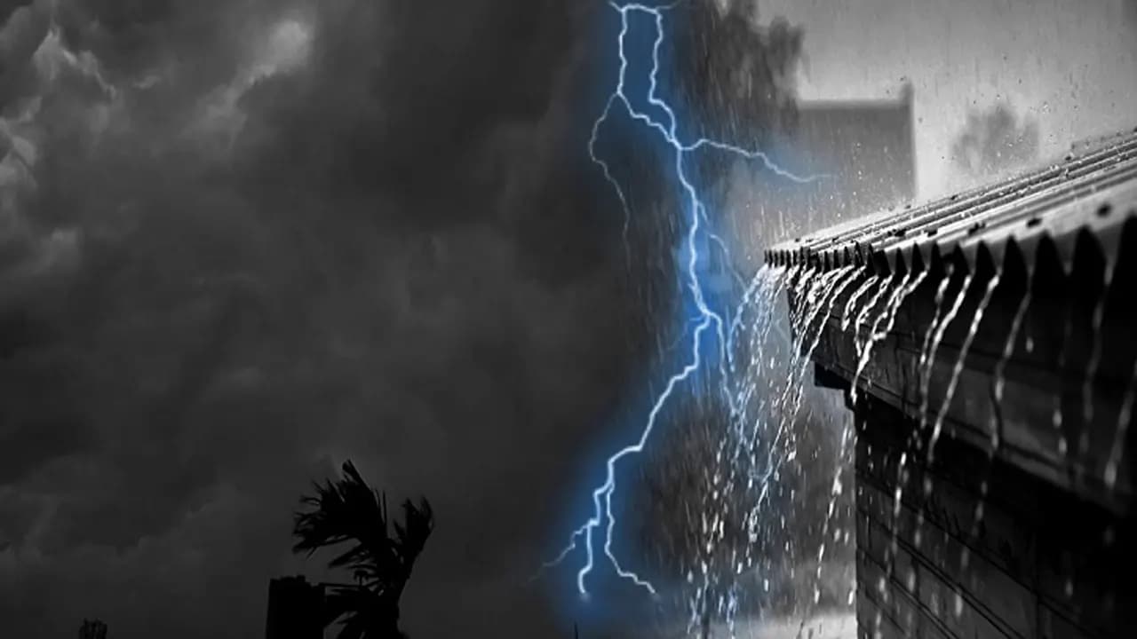 নোয়াখালীসহ ১৬ অঞ্চলে দমকা হাওয়া-বজ্রবৃষ্টির পূর্বাভাস, নদীবন্দরে সতর্কতা সংকেত